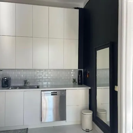 Luxurious By Royal Palace Apartment